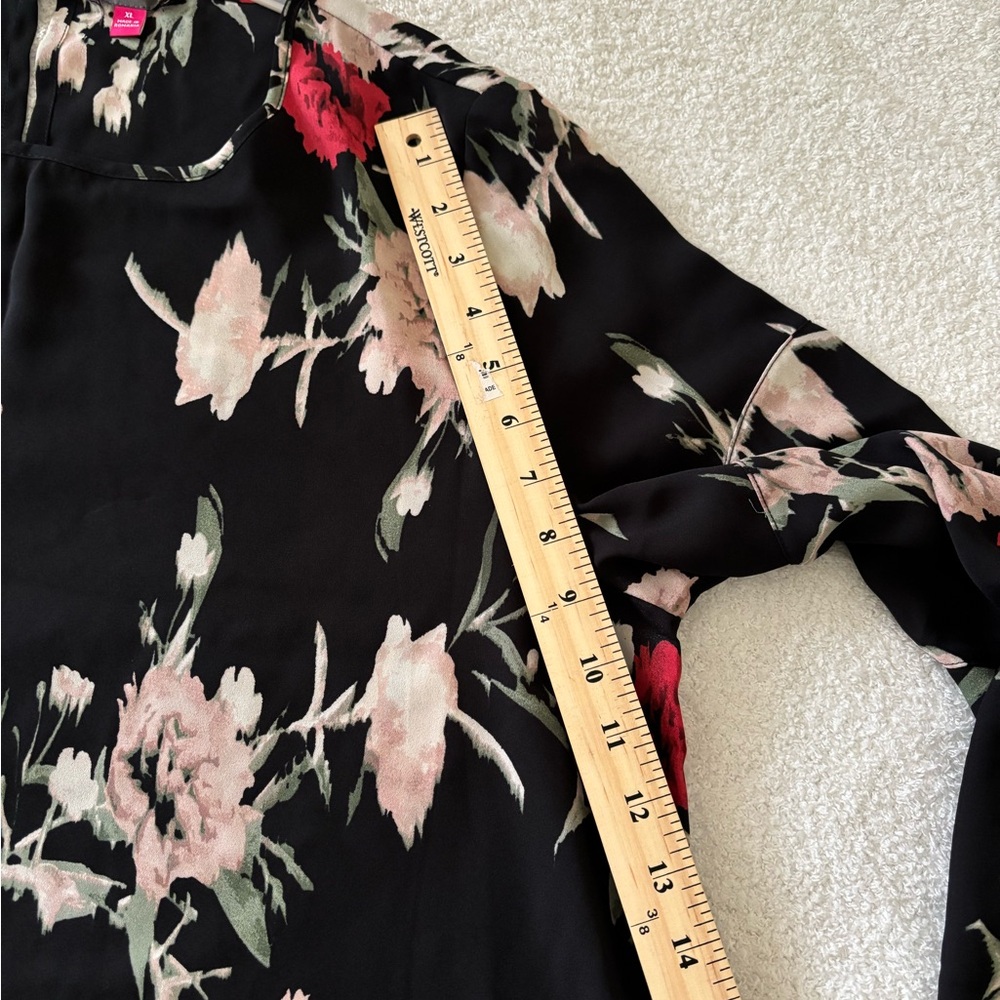 Vince Camuto Women’s Flared Sleeves Black,Red,Blouse Floral Print Size XL - Picture 3 of 7